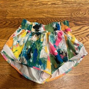 Lululemon Hottie Hot, size 2, 2.5 inseam, Paint Splatter